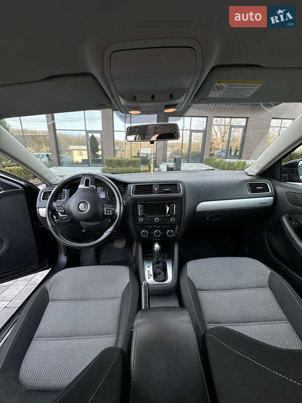 Седан Volkswagen Jetta 2013 в Ужгороде