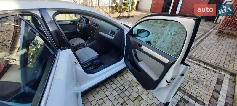 Седан Volkswagen Jetta 2013 в Ужгороде