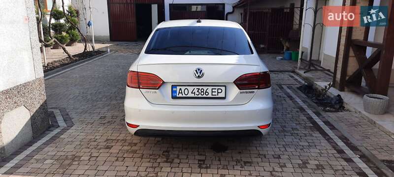 Седан Volkswagen Jetta 2013 в Ужгороде