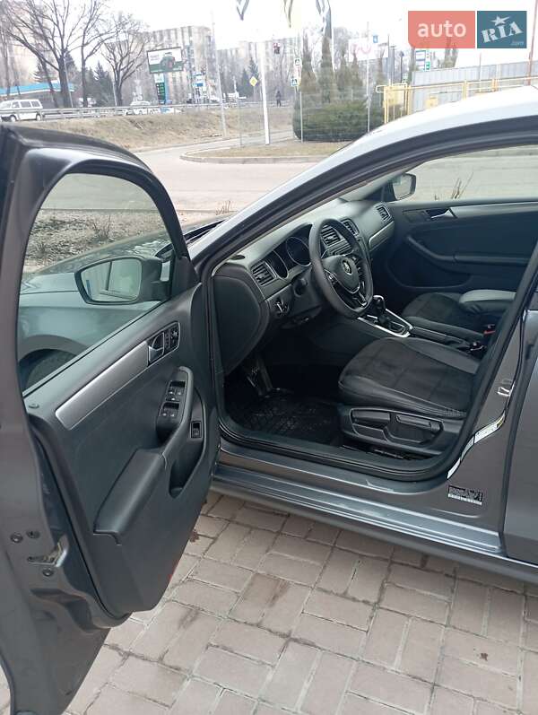 Седан Volkswagen Jetta 2015 в Полтаві