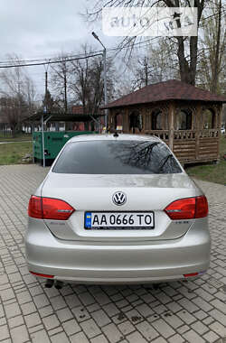 Седан Volkswagen Jetta 2012 в Черновцах