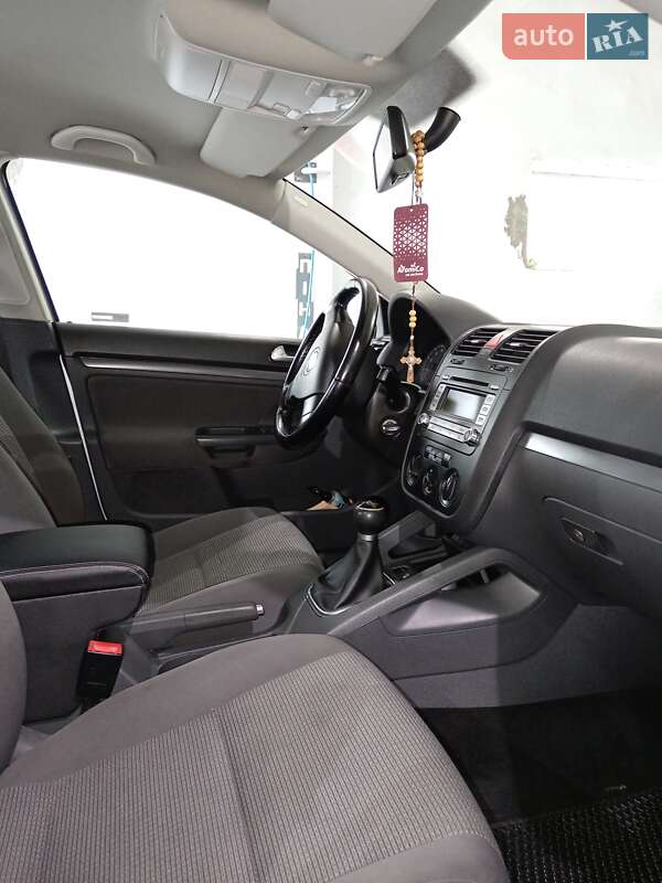 Седан Volkswagen Jetta 2006 в Лебедине