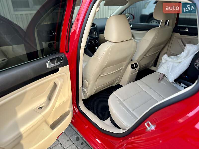 Універсал Volkswagen Jetta 2013 в Мукачевому