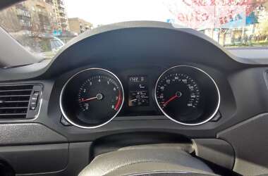 Седан Volkswagen Jetta 2015 в Ужгороді