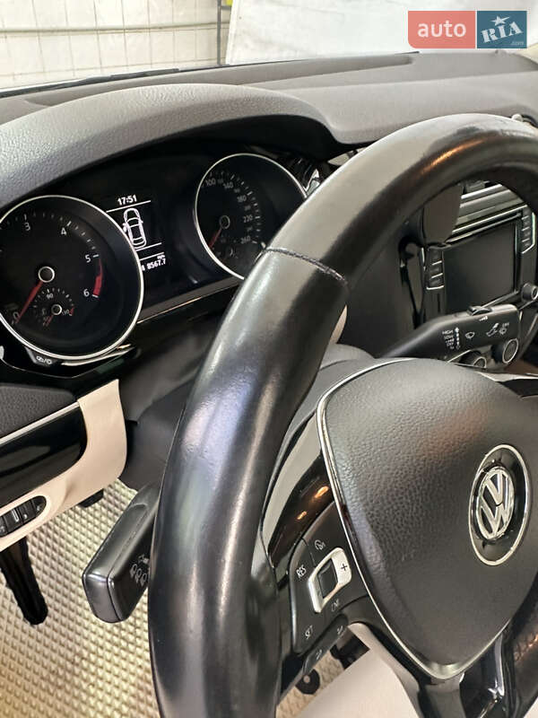 Седан Volkswagen Jetta 2016 в Одесі