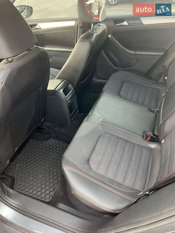 Седан Volkswagen Jetta 2012 в Харкові