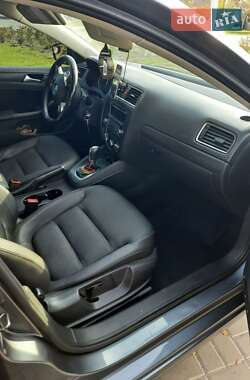 Седан Volkswagen Jetta 2012 в Новомосковске