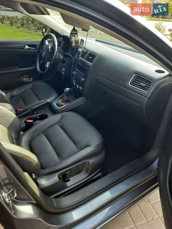 Седан Volkswagen Jetta 2012 в Новомосковске