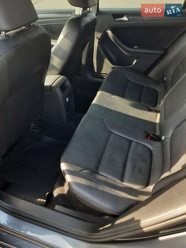 Седан Volkswagen Jetta 2012 в Новомосковске