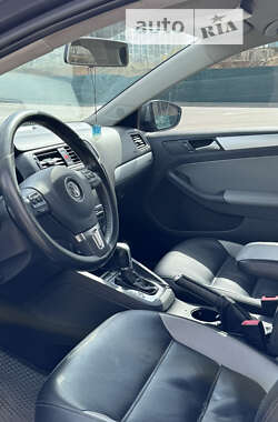 Седан Volkswagen Jetta 2013 в Житомирі