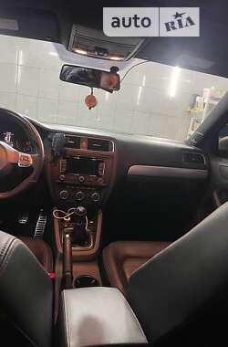Седан Volkswagen Jetta 2013 в Днепре