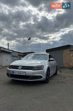 Седан Volkswagen Jetta 2013 в Киеве