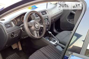 Седан Volkswagen Jetta 2013 в Богуславе