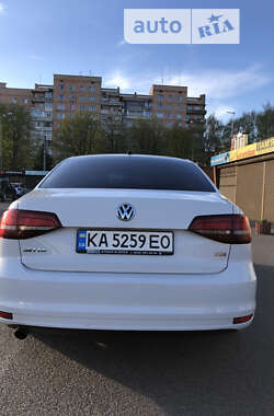 Седан Volkswagen Jetta 2016 в Ровно