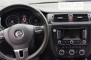 Седан Volkswagen Jetta 2013 в Дубні