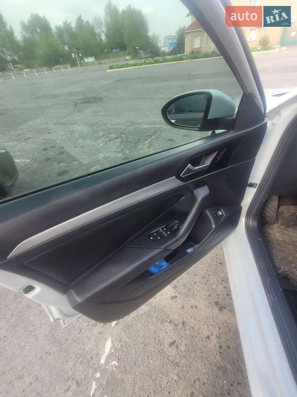 Седан Volkswagen Jetta 2018 в Горішніх Плавнях