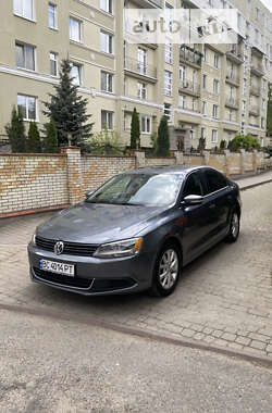 Седан Volkswagen Jetta 2013 в Львові