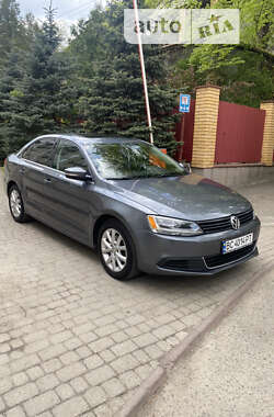 Седан Volkswagen Jetta 2013 в Львові