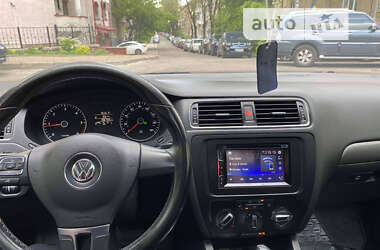 Седан Volkswagen Jetta 2013 в Львові