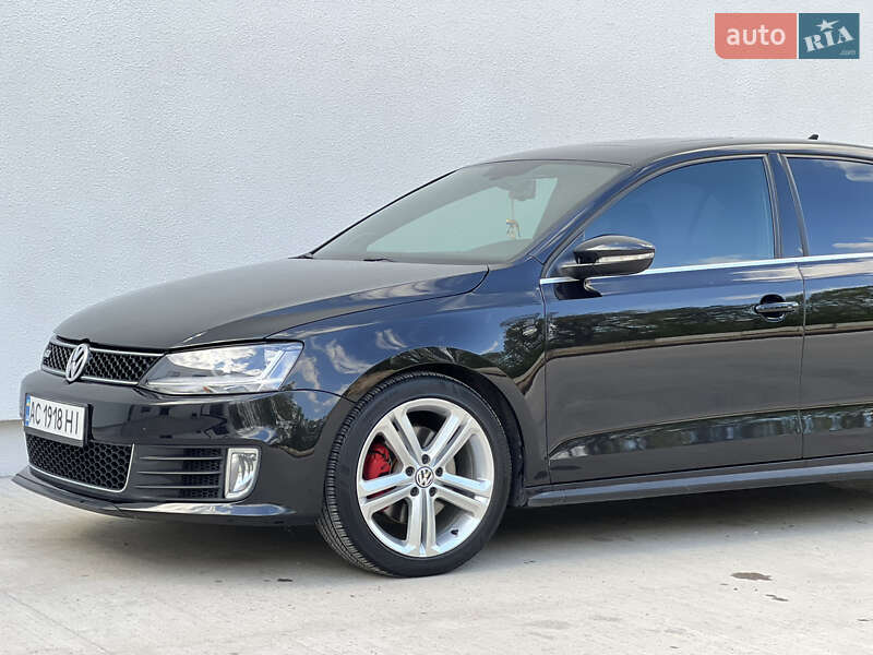 Седан Volkswagen Jetta 2015 в Луцке