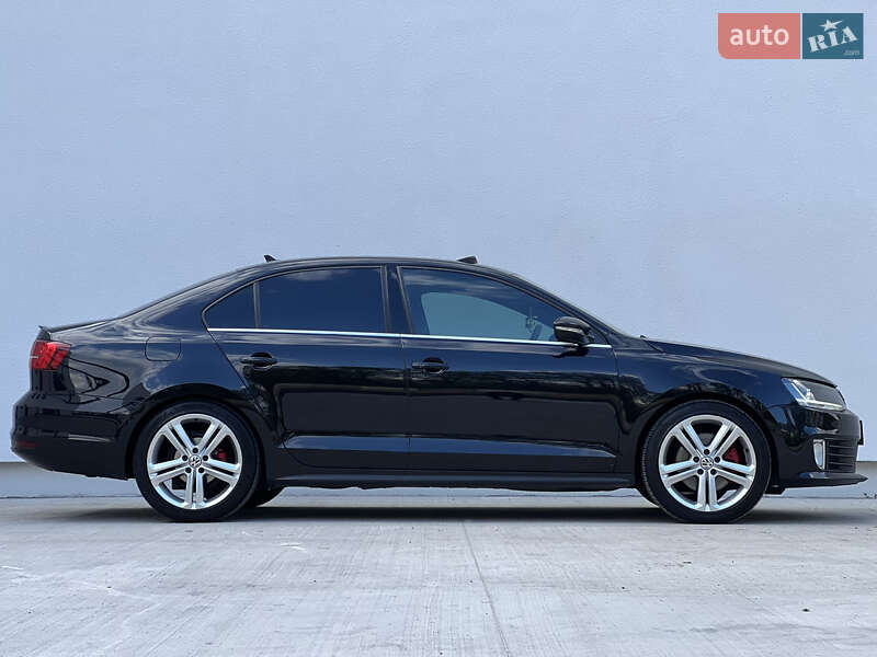 Седан Volkswagen Jetta 2015 в Луцке