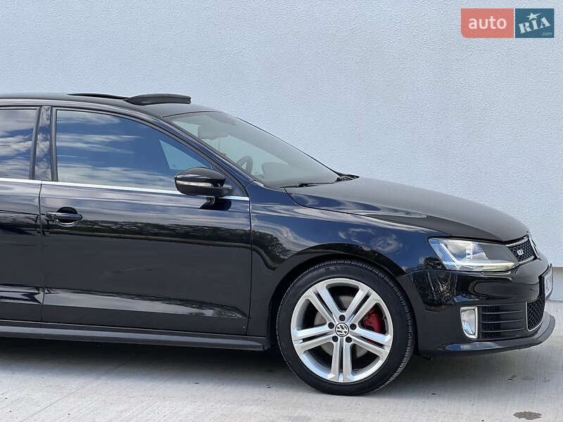 Седан Volkswagen Jetta 2015 в Луцке