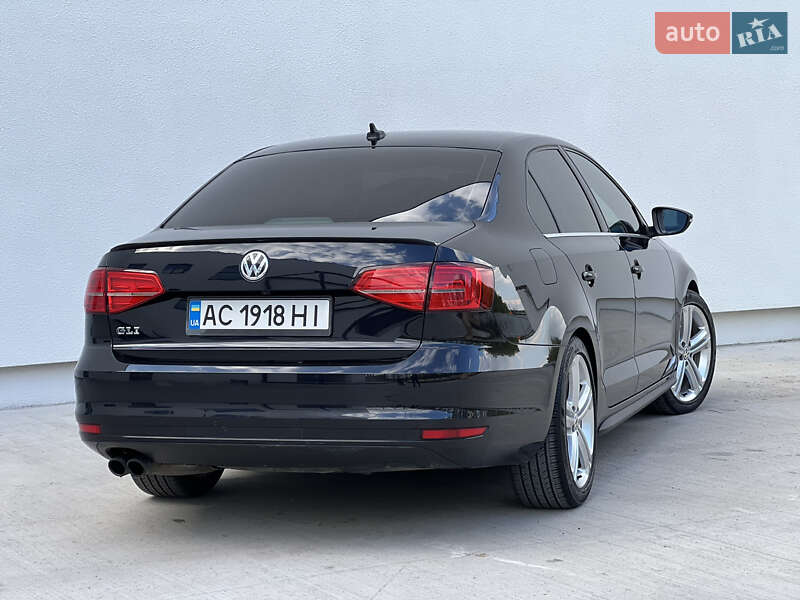 Седан Volkswagen Jetta 2015 в Луцке