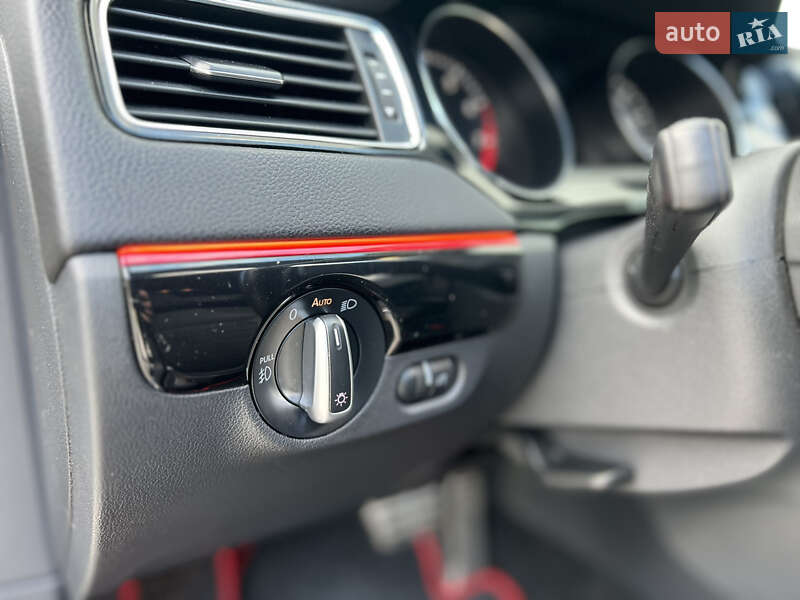 Седан Volkswagen Jetta 2015 в Луцке