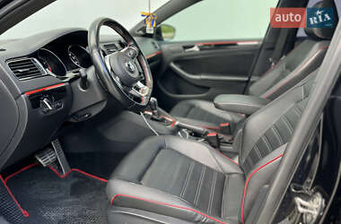 Седан Volkswagen Jetta 2015 в 