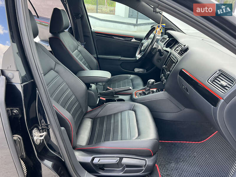 Седан Volkswagen Jetta 2015 в Луцке