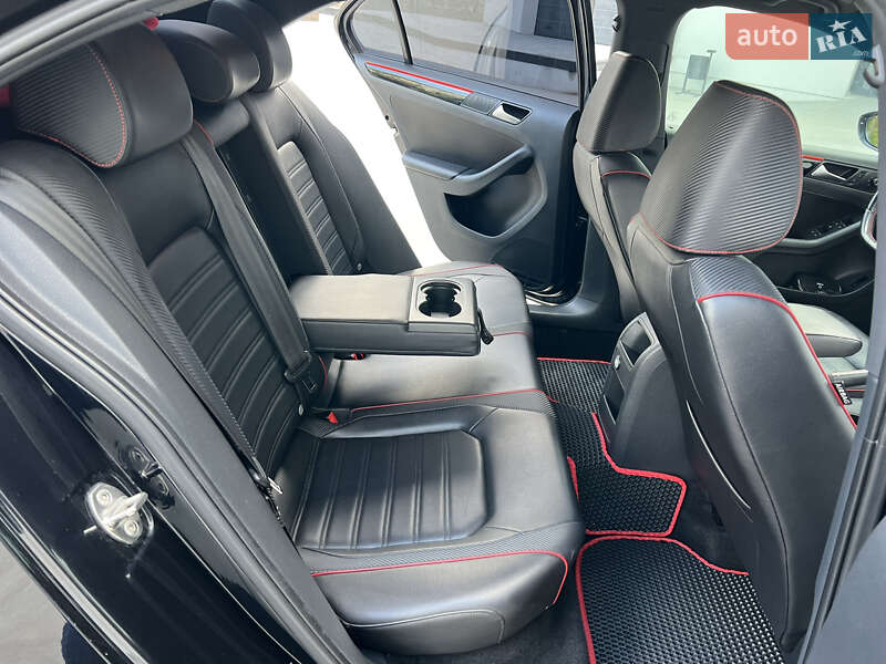 Седан Volkswagen Jetta 2015 в Луцке