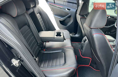 Седан Volkswagen Jetta 2015 в 