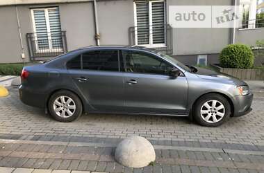 Седан Volkswagen Jetta 2013 в Львові