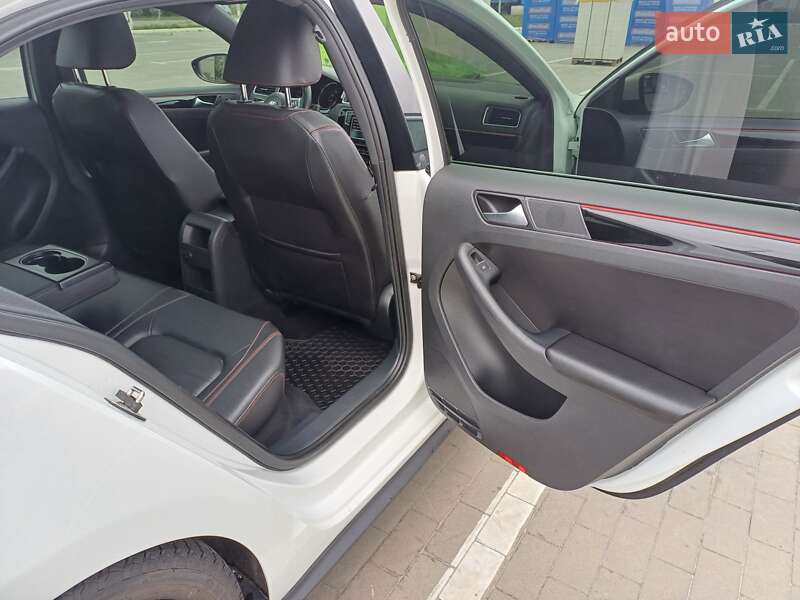 Седан Volkswagen Jetta 2016 в Тернополе