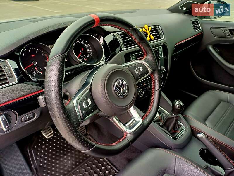Седан Volkswagen Jetta 2016 в Тернополе
