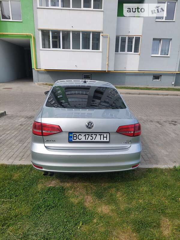Седан Volkswagen Jetta 2015 в Львові