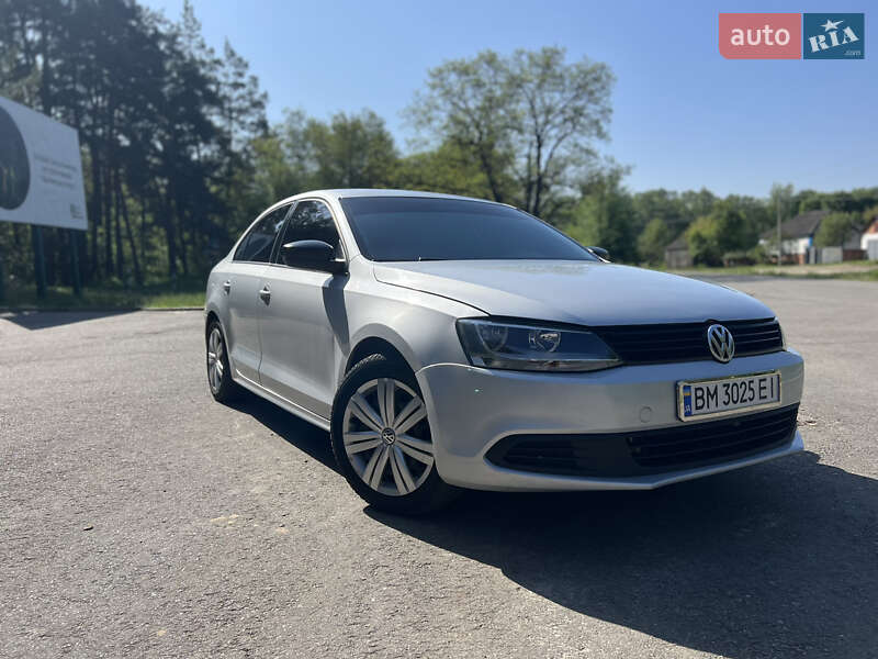 Седан Volkswagen Jetta 2013 в Ромнах