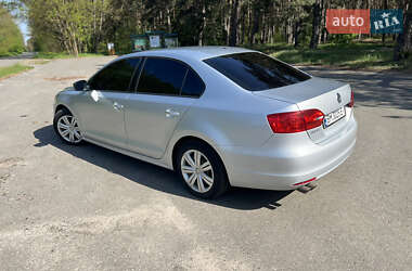 Седан Volkswagen Jetta 2013 в Недригайлове