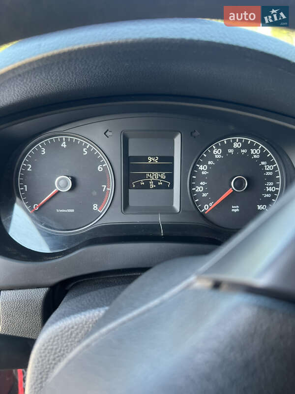 Седан Volkswagen Jetta 2013 в Ромнах