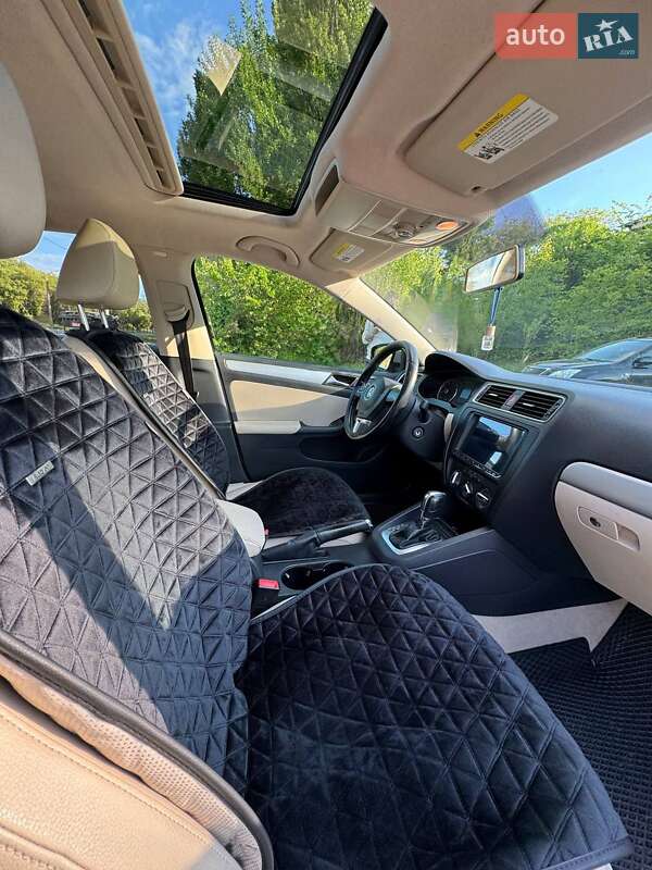 Седан Volkswagen Jetta 2012 в Харкові