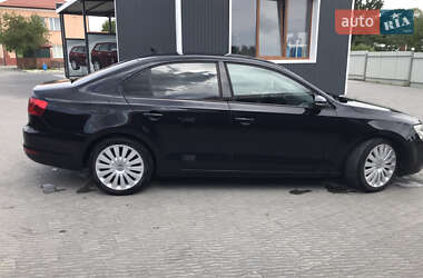 Седан Volkswagen Jetta 2011 в 