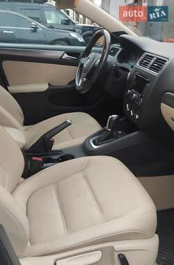 Седан Volkswagen Jetta 2014 в 