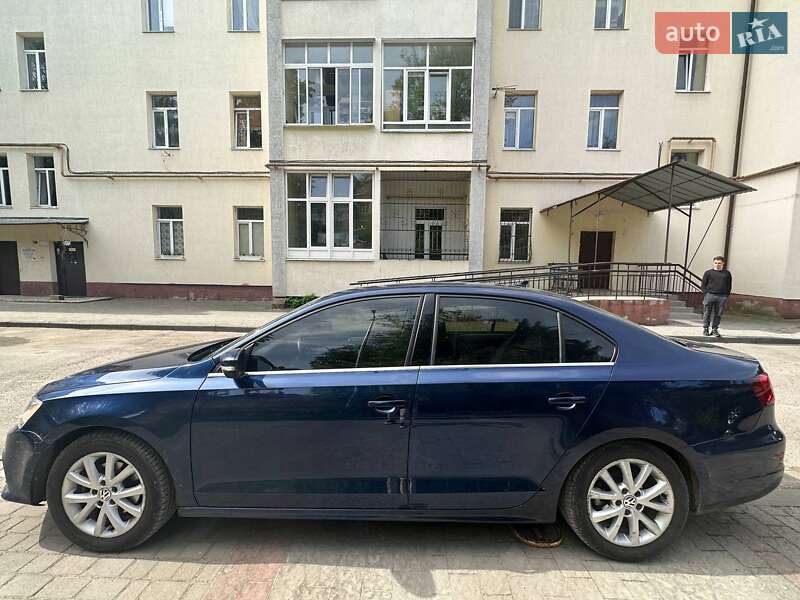 Седан Volkswagen Jetta 2013 в Львове