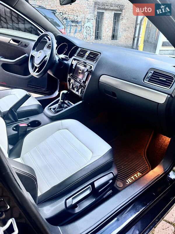 Седан Volkswagen Jetta 2016 в Києві