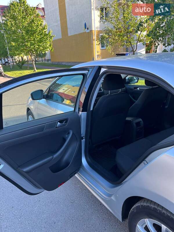 Седан Volkswagen Jetta 2014 в Львові