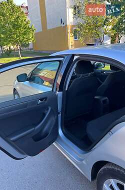 Седан Volkswagen Jetta 2014 в 