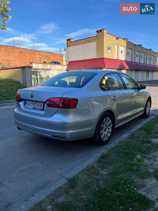 Седан Volkswagen Jetta 2014 в Львові