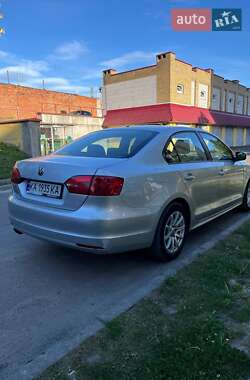 Седан Volkswagen Jetta 2014 в 