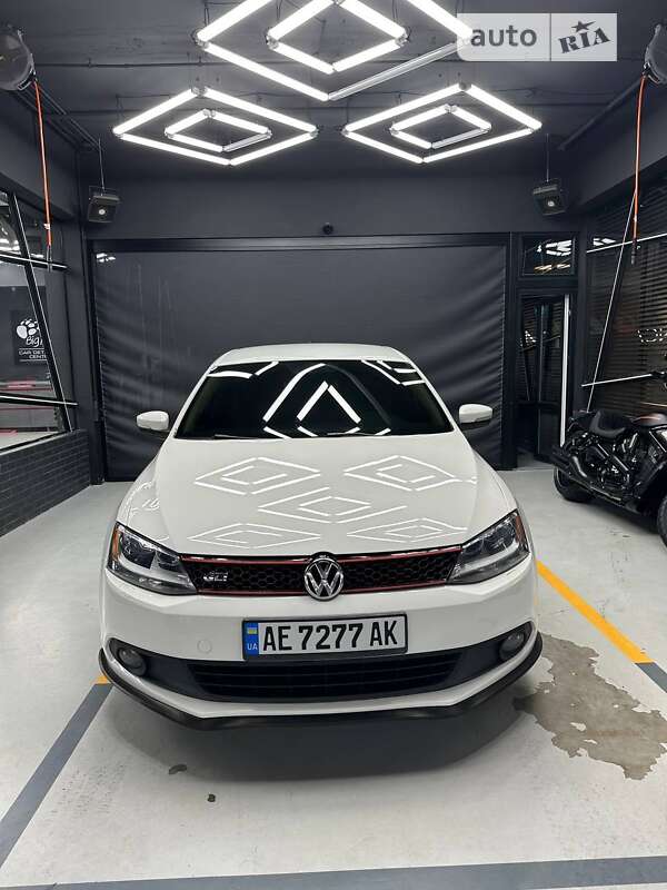 Седан Volkswagen Jetta 2013 в Днепре