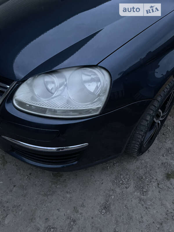 Седан Volkswagen Jetta 2006 в Рожнятове